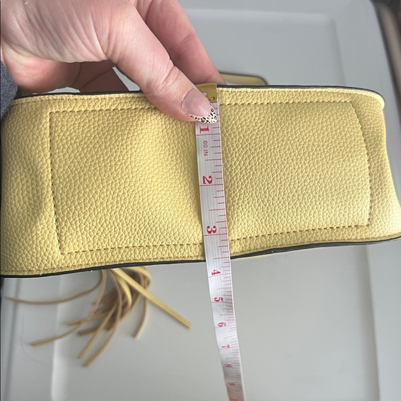 Jen and Co. Vegan leather butter yellow Crossbody bag - Picture 13 of 13